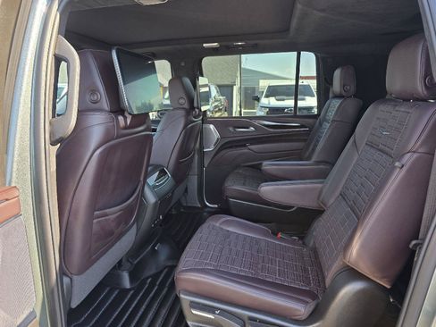 Used 2024 Cadillac Escalade ESV Sport Platinum w/ LPO, ONYX Package AWD/4WD image 9