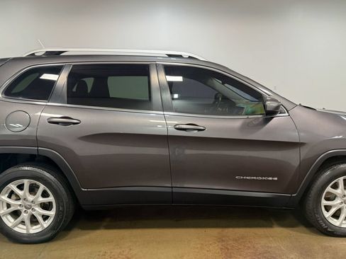 Used 2014 Jeep Cherokee Latitude FWD image 32