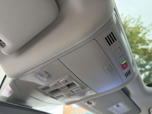Certified 2023 Volkswagen Jetta SE w/ Panoramic Sunroof Package FWD image 34