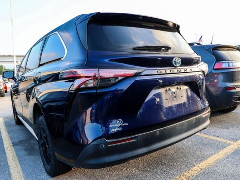 Used 2022 Toyota Sienna XLE w/ XLE Plus Package AWD/4WD image 9