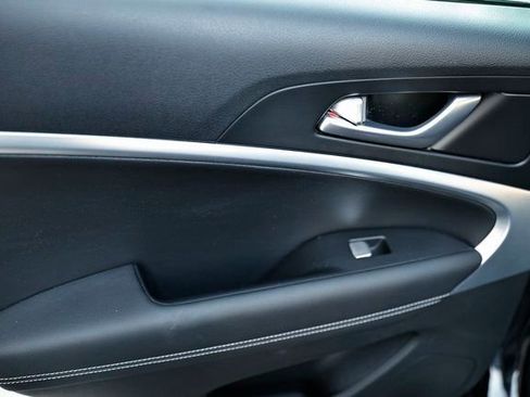 Used 2023 Genesis G70 2.0T image 21