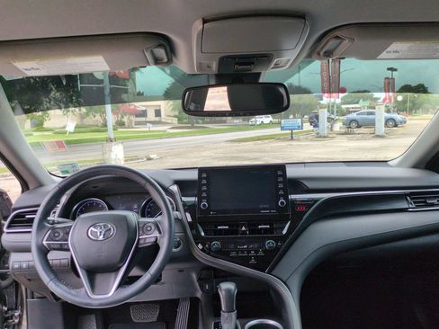 Used 2021 Toyota Camry XLE FWD image 30