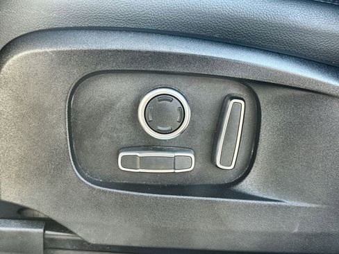 Used 2024 Land Rover Defender 130 X-Dynamic SE image 21