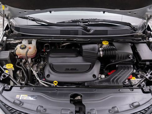 Used 2023 Chrysler Voyager LX image 29