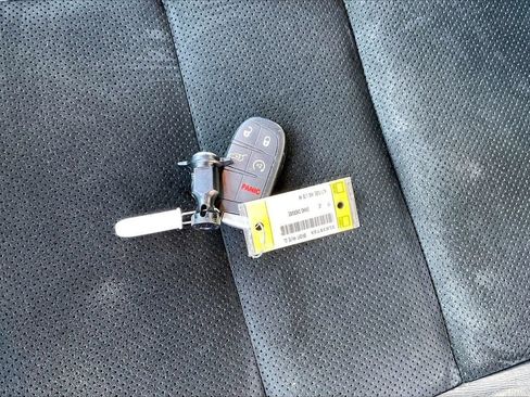 Used 2017 Jeep Grand Cherokee Altitude RWD image 31