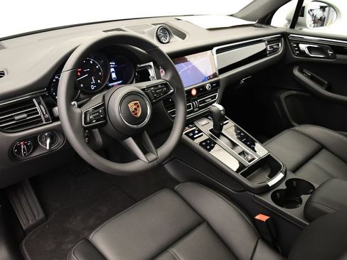 Used 2026 Porsche Macan AWD/4WD image 4