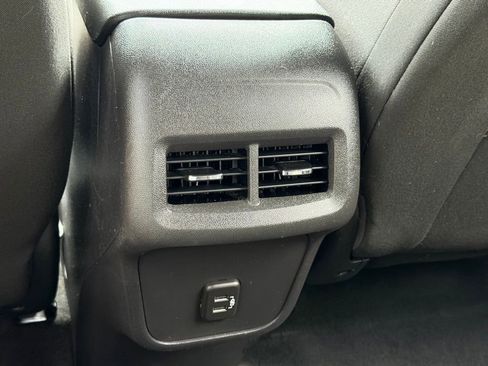 Used 2024 Chevrolet Equinox LT FWD image 32
