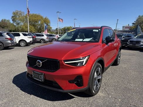 Certified 2023 Volvo XC40 B5 Plus w/ Driver Assist Package image 6