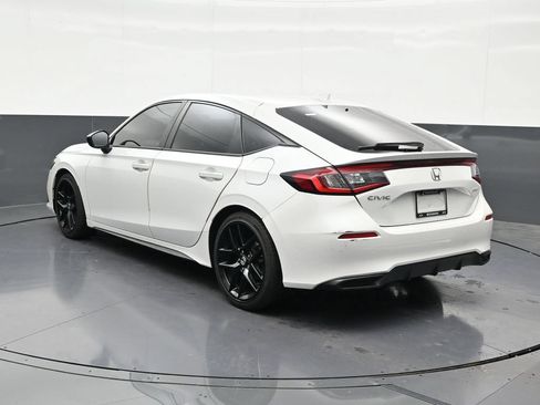 Used 2024 Honda Civic Sport image 3