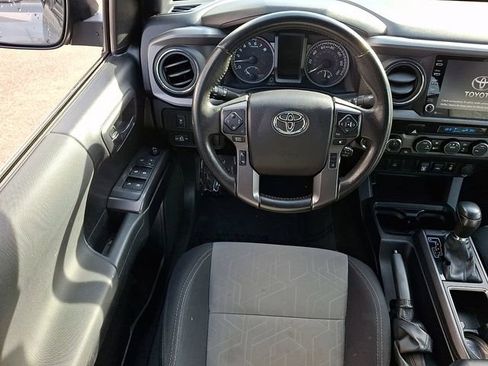 Used 2022 Toyota Tacoma TRD Off-Road image 11