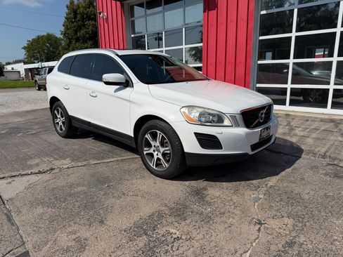 Used 2013 Volvo XC60 T6 AWD/4WD image 2