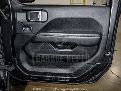 Used 2018 Jeep Wrangler Unlimited Sahara AWD/4WD image 81