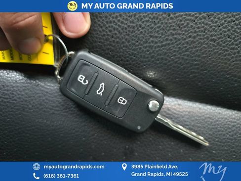 Used 2013 Volkswagen Tiguan S FWD image 34