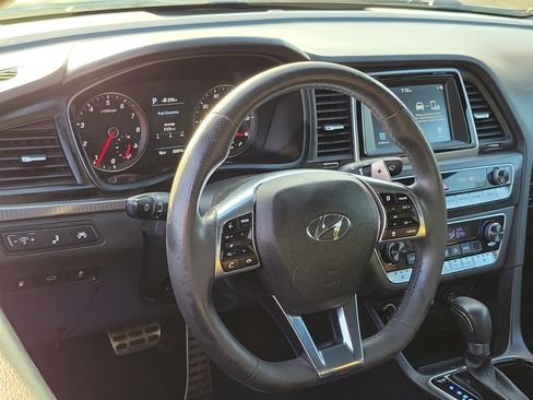 Used 2018 Hyundai Sonata Sport w/ Tech Package 05 FWD image 9
