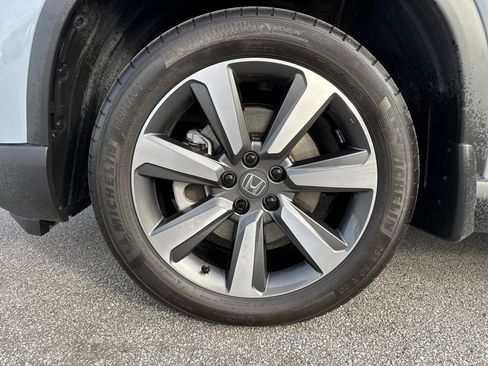 Used 2025 Honda Pilot Touring image 13