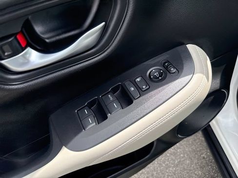 Certified 2025 Honda HR-V LX image 10