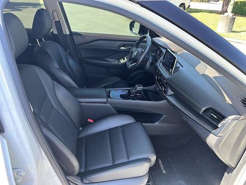 Certified 2023 Nissan Rogue SV w/ SV Premium B Package FWD image 17