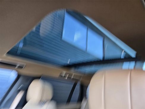 New 2025 Land Rover Range Rover Long Wheelbase SE image 12