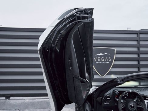 Used 2024 McLaren 750S Spider image 36