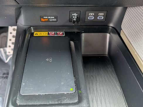 Used 2025 Toyota Camry SE image 24