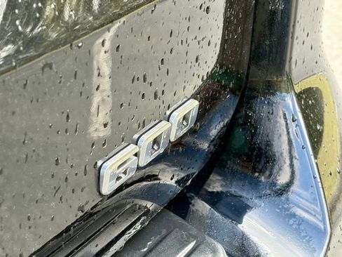 Used 2023 Cadillac Escalade ESV Premium Luxury image 16