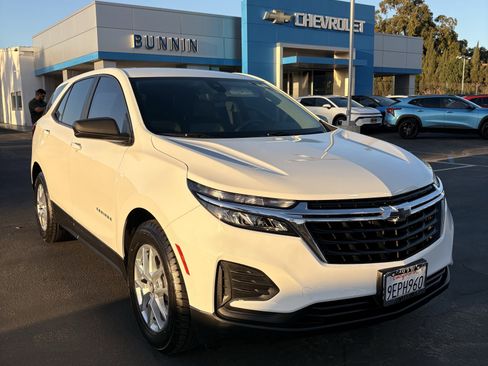 Used 2022 Chevrolet Equinox LS image 1