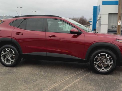 Used 2024 Chevrolet Trax LT w/ Driver Confidence Package image 9