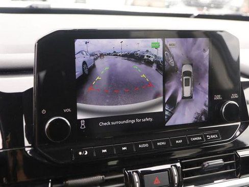 Used 2025 Nissan Pathfinder SL AWD/4WD image 19