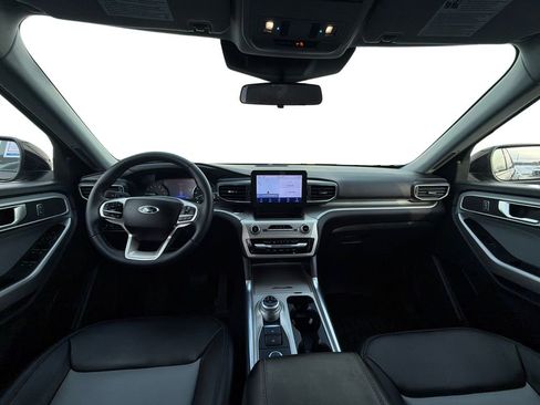 Used 2022 Ford Explorer XLT w/ Equipment Group 202A image 13