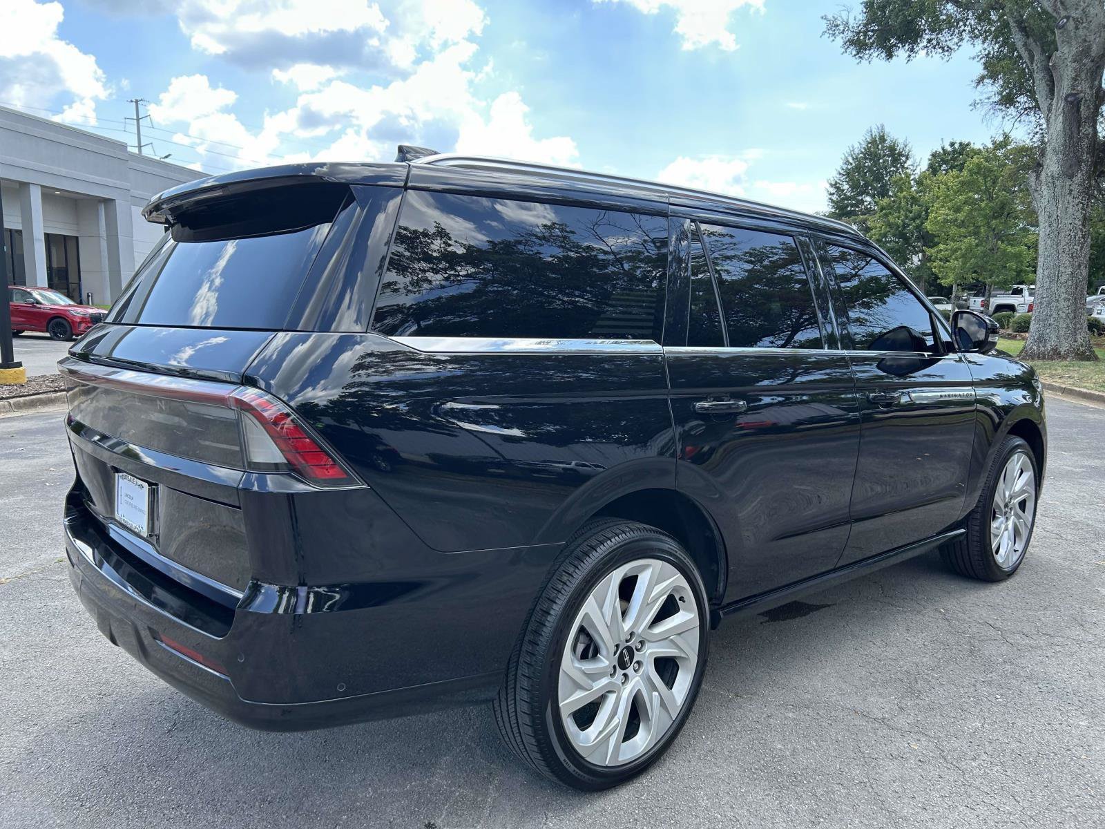 Certified 2025 Lincoln Navigator Reserve AWD/4WD image 3