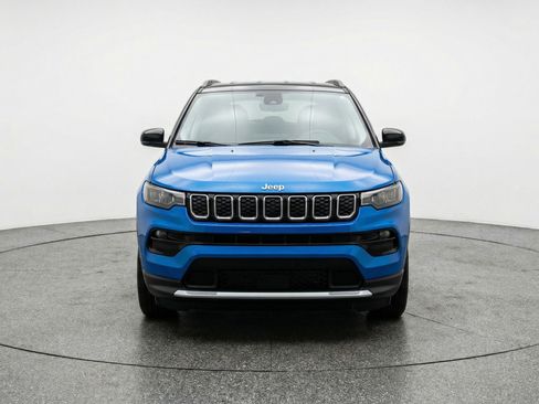 Used 2025 Jeep Compass Limited image 2