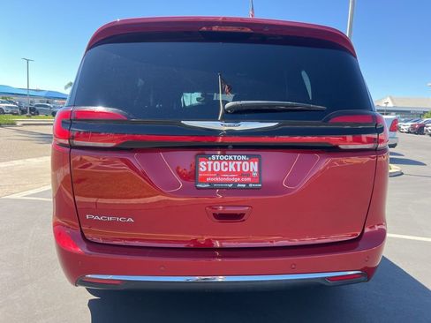 Used 2025 Chrysler Pacifica Select FWD image 11