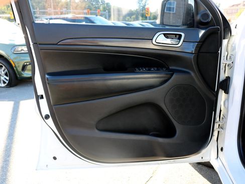 Used 2019 Jeep Grand Cherokee Altitude image 13