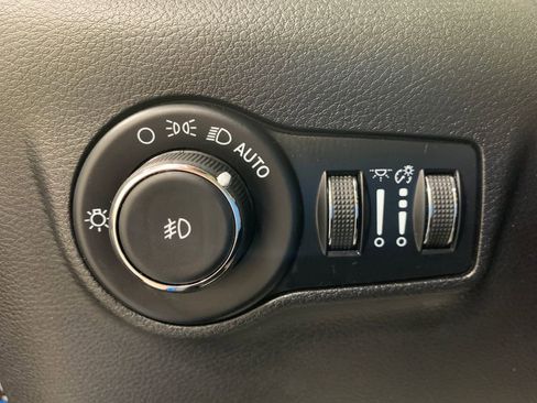 Used 2022 Jeep Compass Latitude image 14