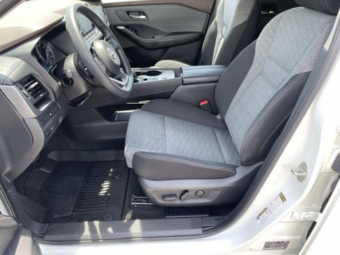Used 2023 Nissan Rogue SV FWD image 14