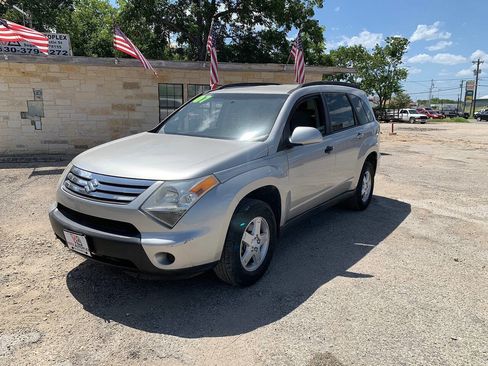 Used 2007 Suzuki XL7 2WD w/ 3rd Row image 2