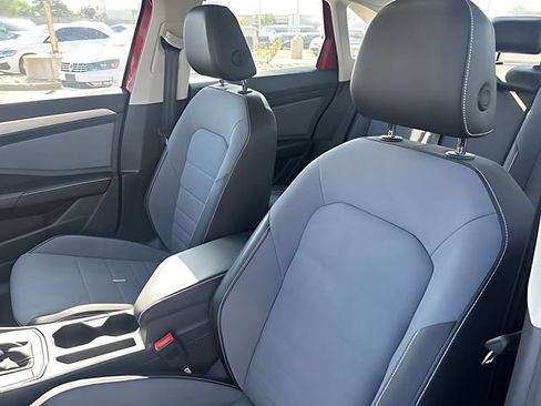 Used 2026 Volkswagen Jetta SE FWD image 18