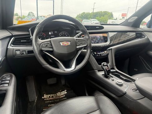 Used 2025 Cadillac XT6 Premium Luxury FWD image 5