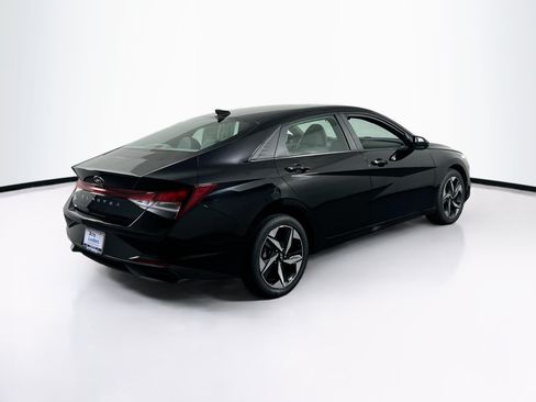 Used 2023 Hyundai Elantra SEL w/ Convenience Package FWD image 5