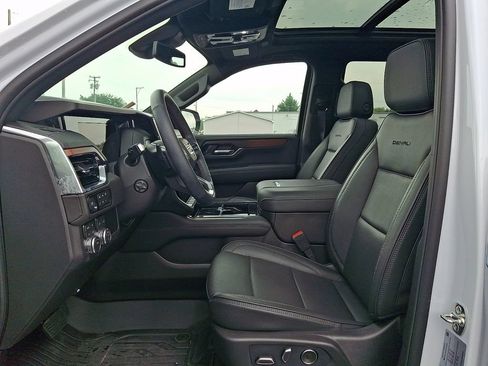 Used 2026 GMC Yukon Denali w/ Sun & Power Step Package AWD/4WD image 15