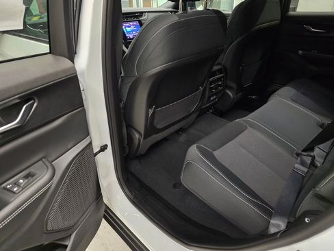 New 2025 Jeep Grand Cherokee Laredo w/ Luxury Tech Group I RWD image 27