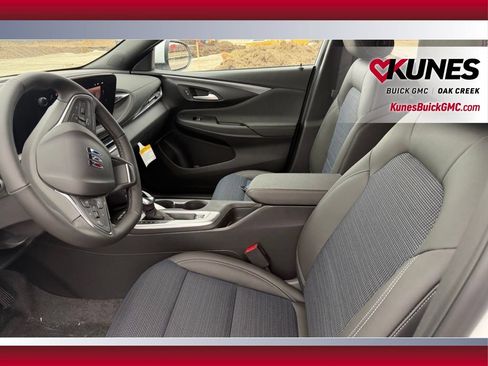 Used 2026 Buick Envista Preferred w/ Convenience I Package FWD image 9