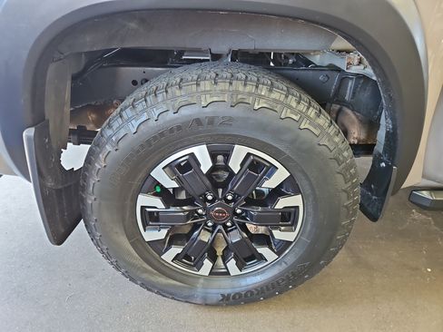 Used 2023 Nissan Frontier 4x4 Crew Cab image 22