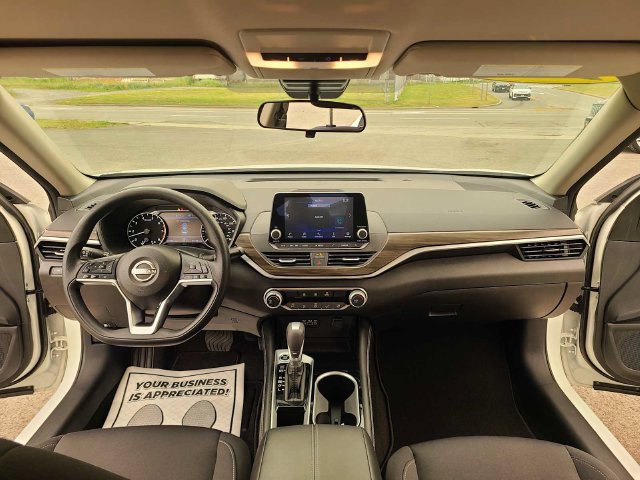 Used 2023 Nissan Altima 2.5 SV FWD image 12