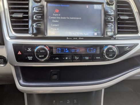 Used 2018 Toyota Highlander XLE AWD/4WD image 24
