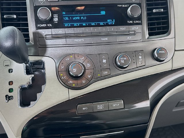 Used 2011 Toyota Sienna LE FWD image 19