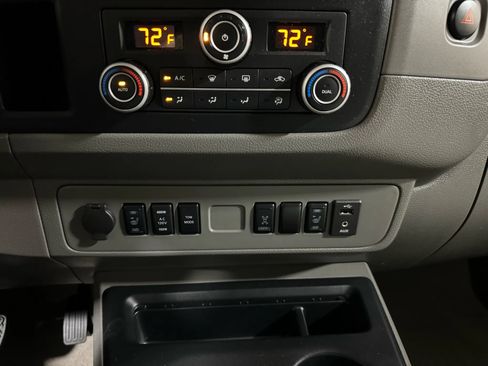 Used 2018 Nissan NV 3500 SL RWD image 43