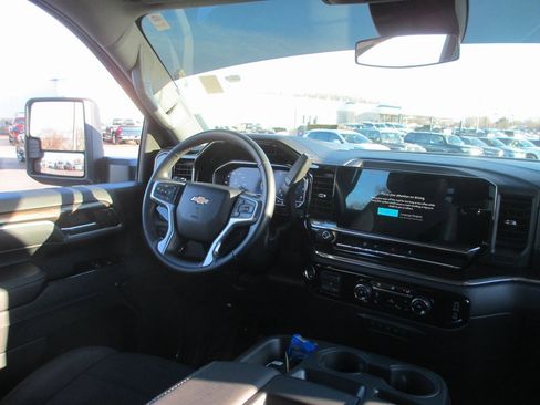 Used 2024 Chevrolet Silverado 3500 LT image 21