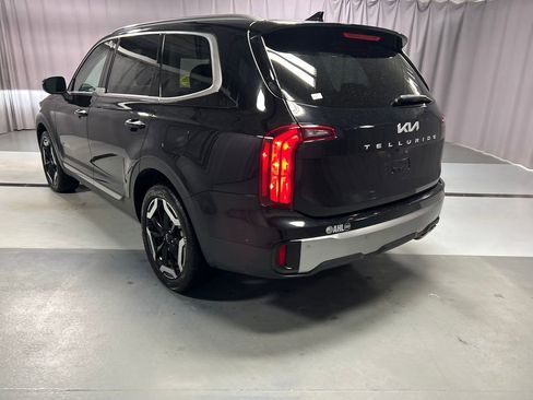 Used 2025 Kia Telluride S FWD image 5