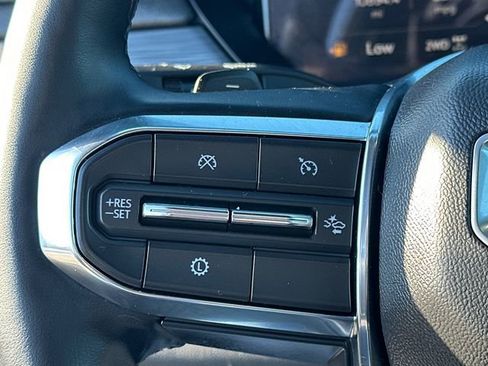 Used 2025 GMC Acadia Elevation image 30